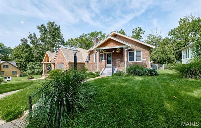 805 Leonard Drive, Rock Hill, MO 63119