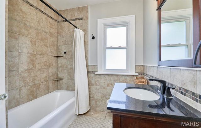 805 Leonard Drive, Rock Hill, MO 63119
