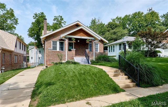805 Leonard Drive, Rock Hill, MO 63119