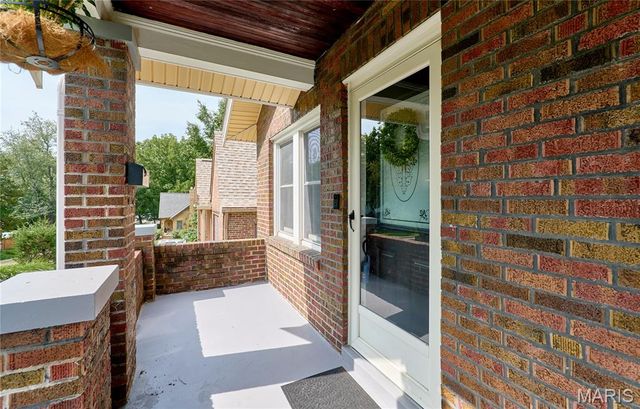 805 Leonard Drive, Rock Hill, MO 63119