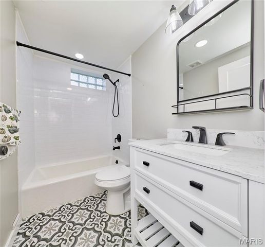 805 Leonard Drive, Rock Hill, MO 63119
