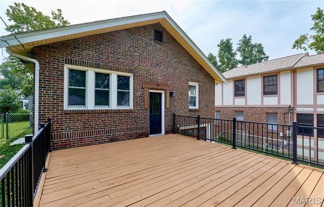 805 Leonard Drive, Rock Hill, MO 63119