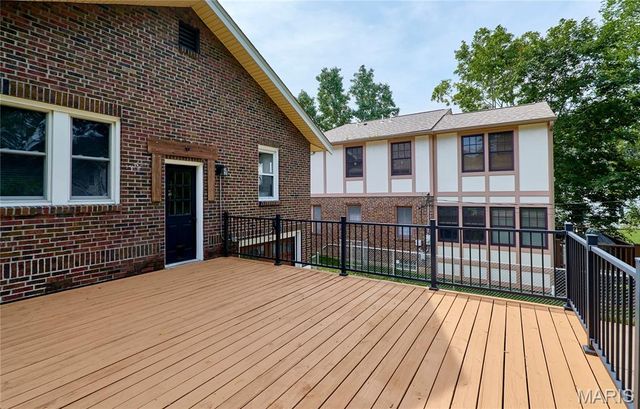 805 Leonard Drive, Rock Hill, MO 63119