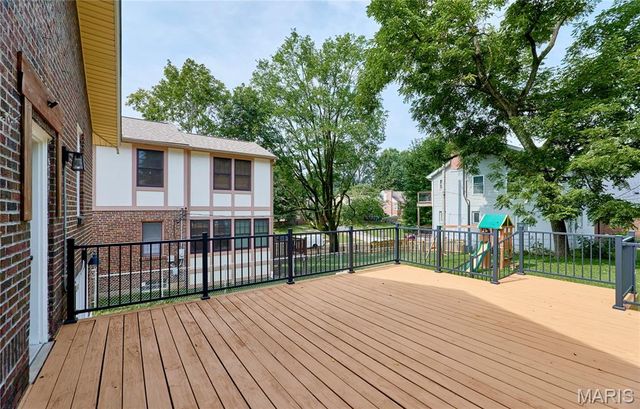 805 Leonard Drive, Rock Hill, MO 63119