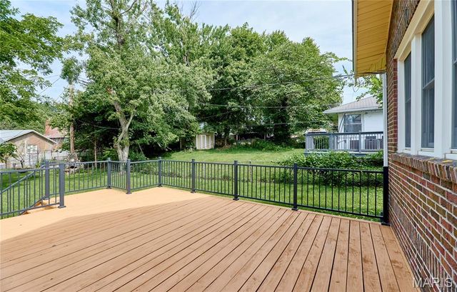805 Leonard Drive, Rock Hill, MO 63119