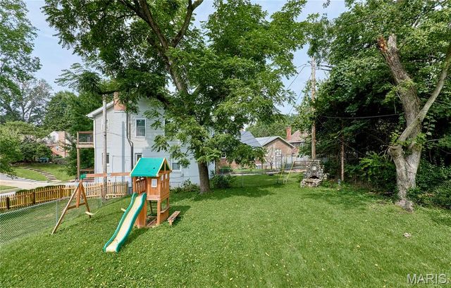 805 Leonard Drive, Rock Hill, MO 63119