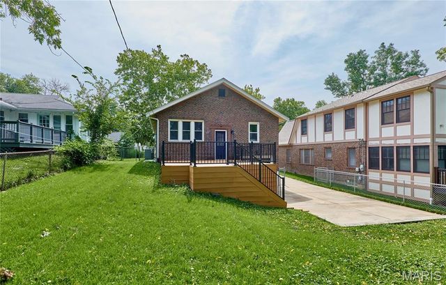 805 Leonard Drive, Rock Hill, MO 63119