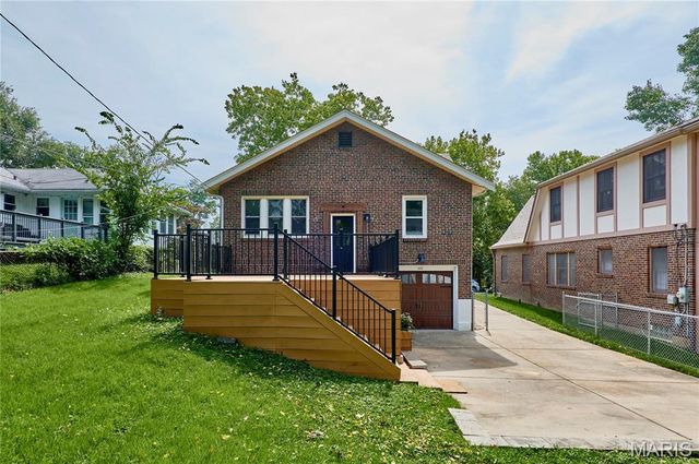 805 Leonard Drive, Rock Hill, MO 63119