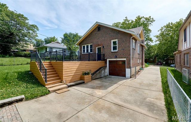 805 Leonard Drive, Rock Hill, MO 63119