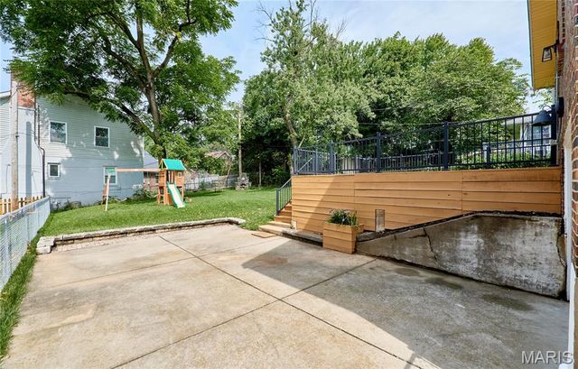 805 Leonard Drive, Rock Hill, MO 63119