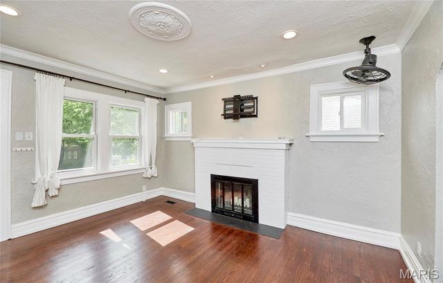 805 Leonard Drive, Rock Hill, MO 63119
