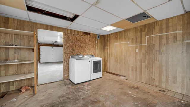 721 Fox River Road, Valparaiso, IN 46385