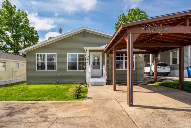 203 Forest Park Lane, Branson, MO 65616