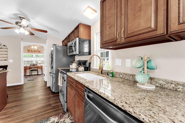 203 Forest Park Lane, Branson, MO 65616