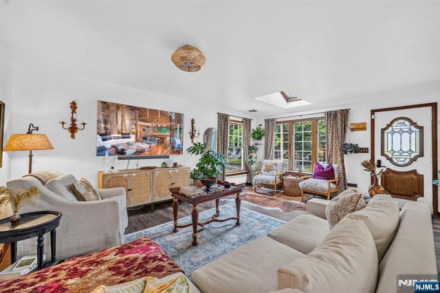 43 Dairy Street, Midland Park, NJ 07432