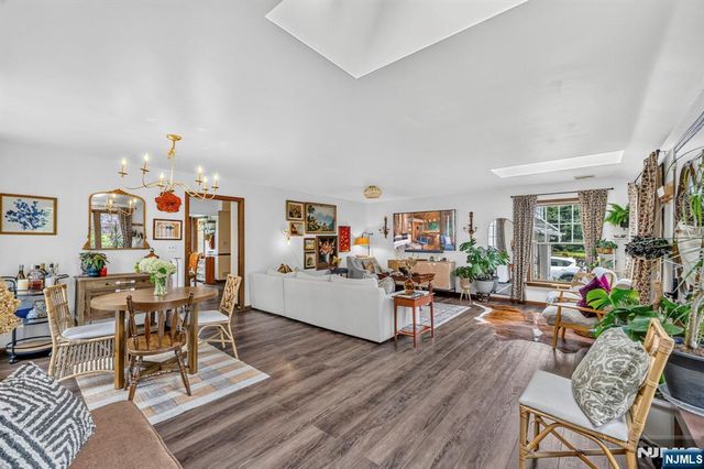 43 Dairy Street, Midland Park, NJ 07432