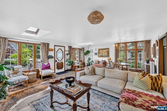 43 Dairy Street, Midland Park, NJ 07432