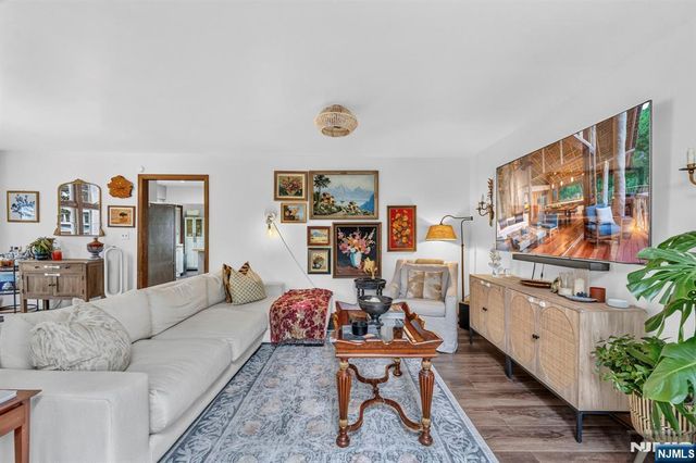 43 Dairy Street, Midland Park, NJ 07432