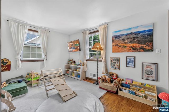 43 Dairy Street, Midland Park, NJ 07432