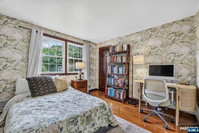 43 Dairy Street, Midland Park, NJ 07432