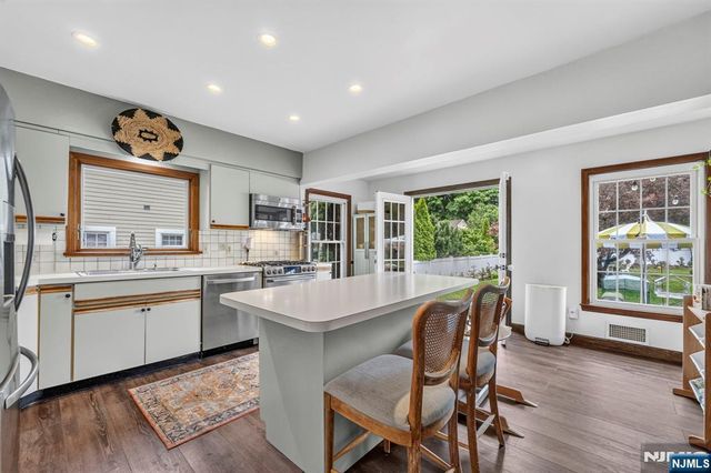 43 Dairy Street, Midland Park, NJ 07432