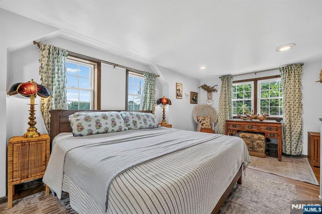 43 Dairy Street, Midland Park, NJ 07432