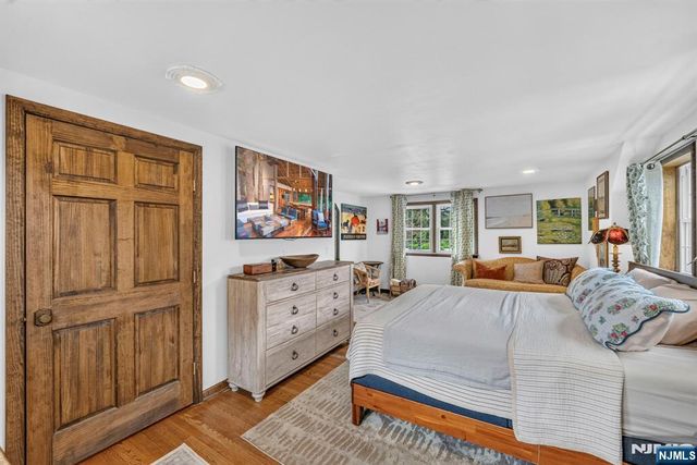 43 Dairy Street, Midland Park, NJ 07432