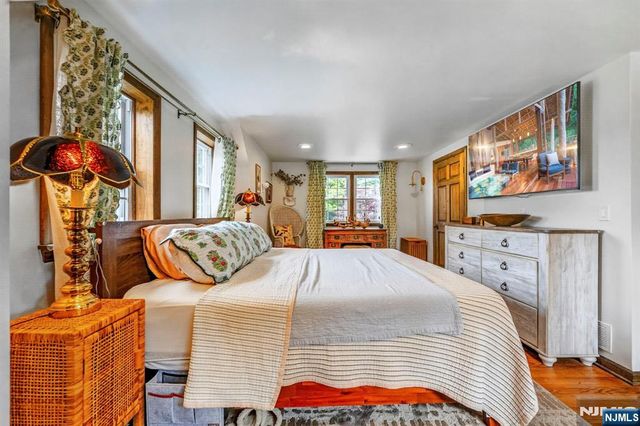 43 Dairy Street, Midland Park, NJ 07432