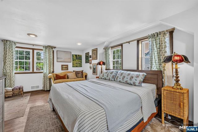 43 Dairy Street, Midland Park, NJ 07432