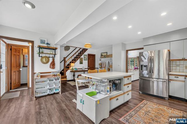 43 Dairy Street, Midland Park, NJ 07432