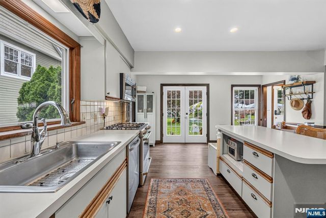 43 Dairy Street, Midland Park, NJ 07432