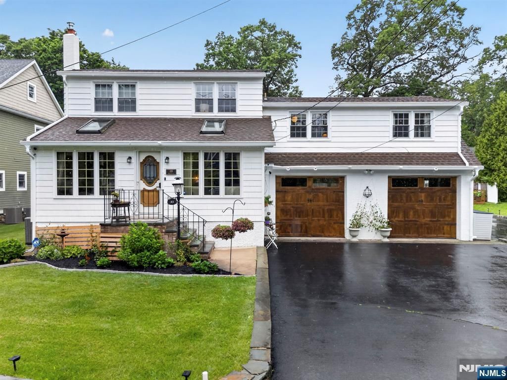 43 Dairy Street, Midland Park, NJ 07432