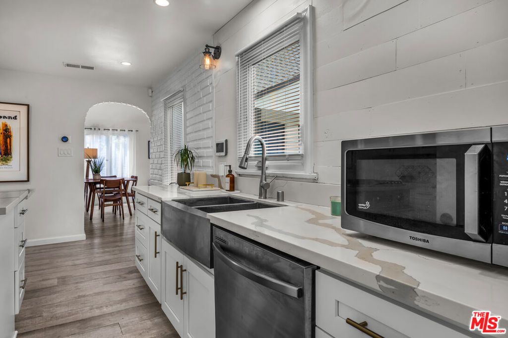 Image 10 of property listing at 118 S Lamer Street, Burbank, CA 91506
