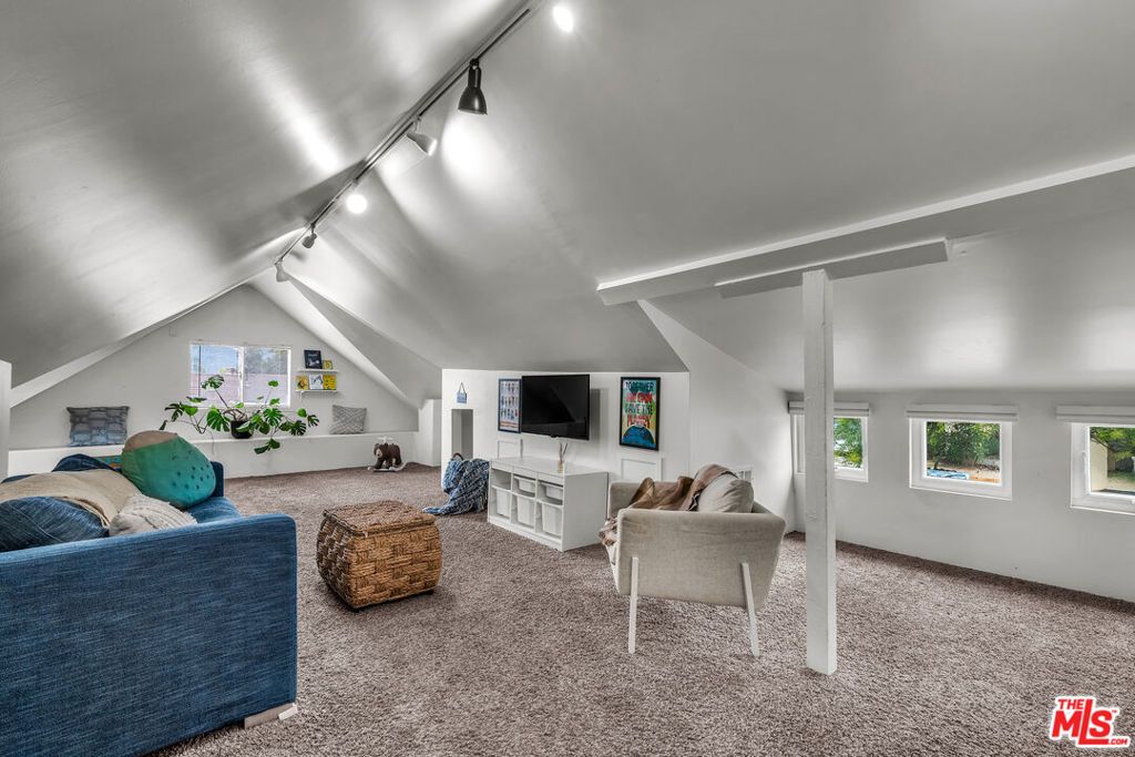 Image 12 of property listing at 118 S Lamer Street, Burbank, CA 91506
