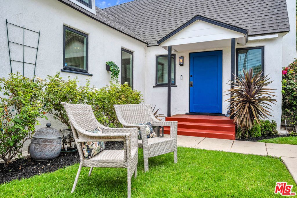 Image 2 of property listing at 118 S Lamer Street, Burbank, CA 91506