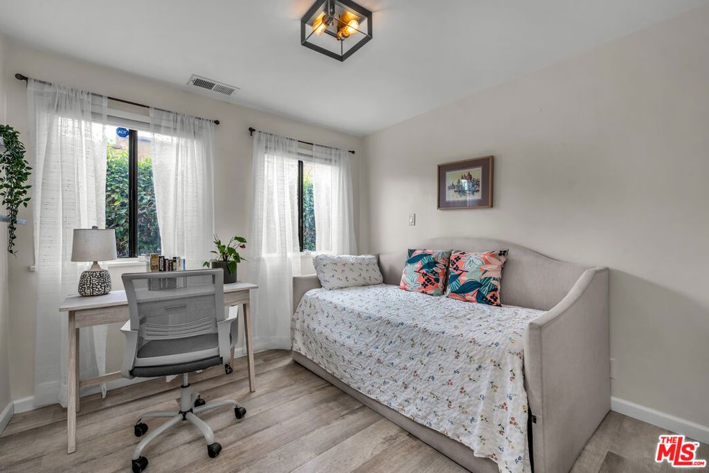 Image 21 of property listing at 118 S Lamer Street, Burbank, CA 91506