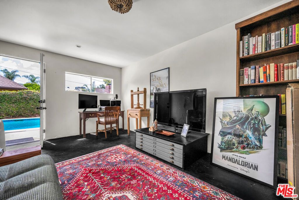 Image 31 of property listing at 118 S Lamer Street, Burbank, CA 91506