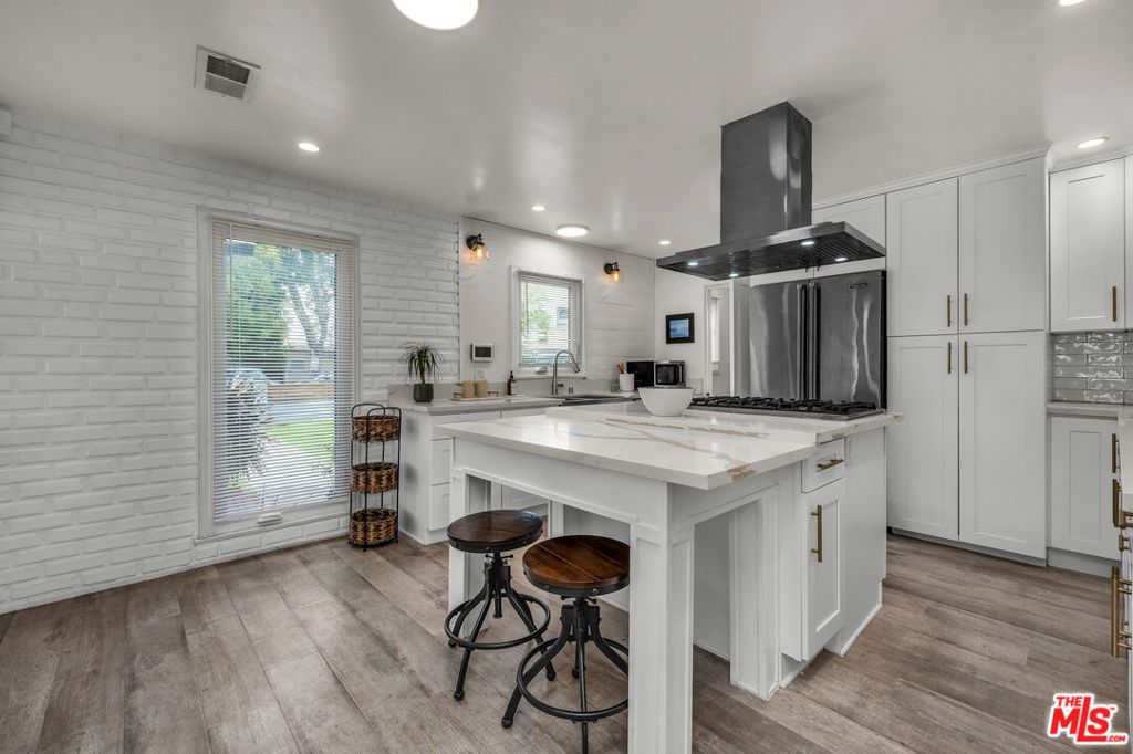 Image 8 of property listing at 118 S Lamer Street, Burbank, CA 91506