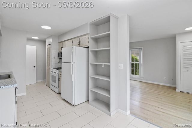 39363 Heatherheath Drive, Clinton Township, MI 48038