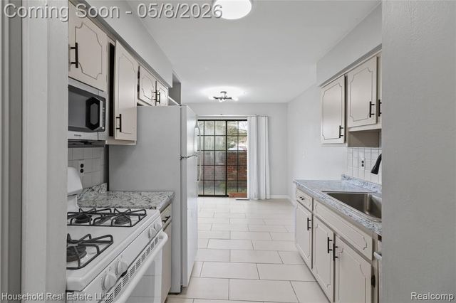 39363 Heatherheath Drive, Clinton Township, MI 48038