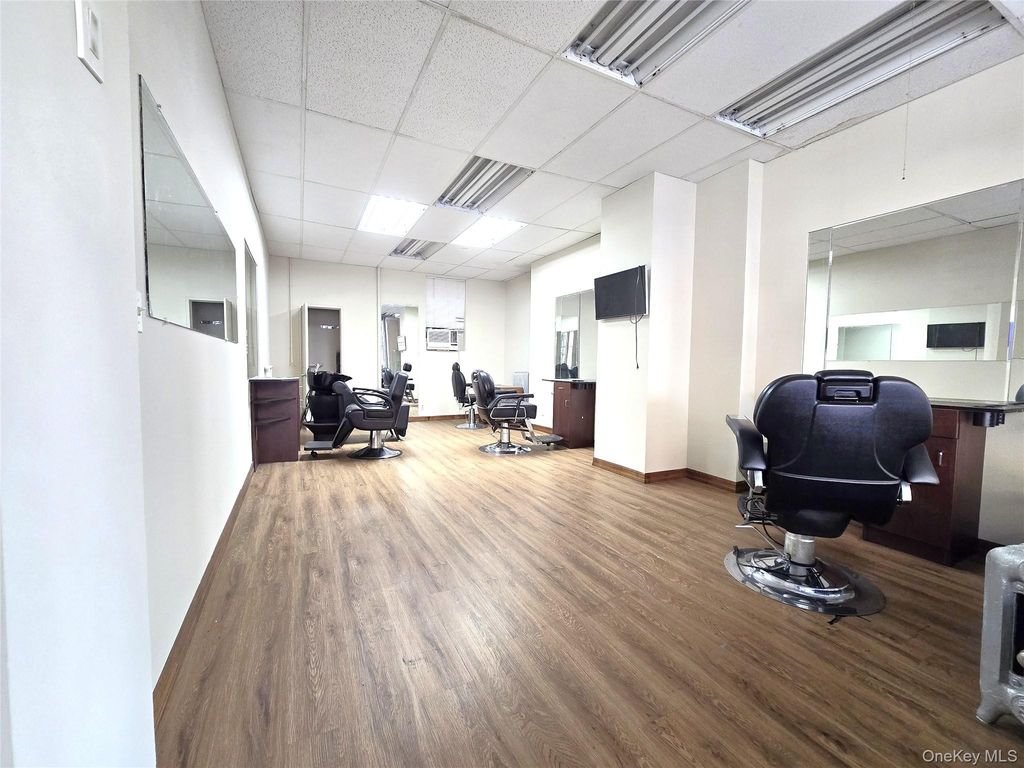 3220 34th Avenue STORE 2, Astoria, NY 11106 — photo 4