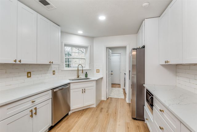 9130 Valley Chapel Lane, Dallas, TX 75220