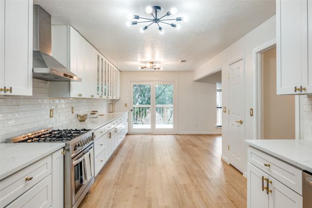 9130 Valley Chapel Lane, Dallas, TX 75220