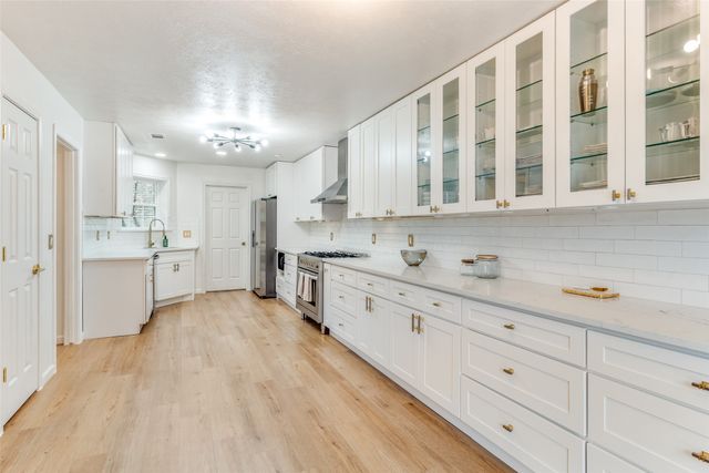 9130 Valley Chapel Lane, Dallas, TX 75220