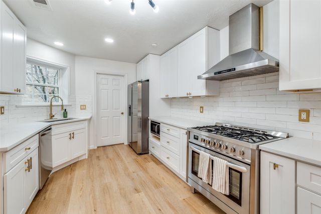 9130 Valley Chapel Lane, Dallas, TX 75220