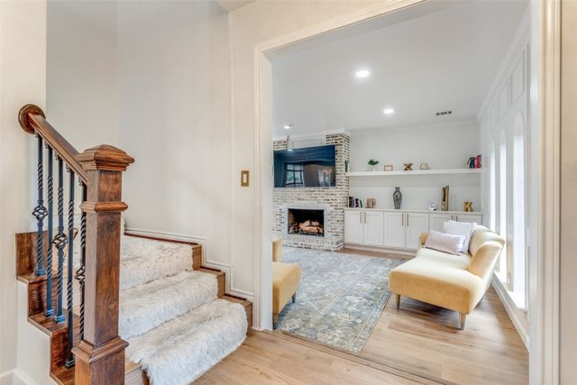 9130 Valley Chapel Lane, Dallas, TX 75220