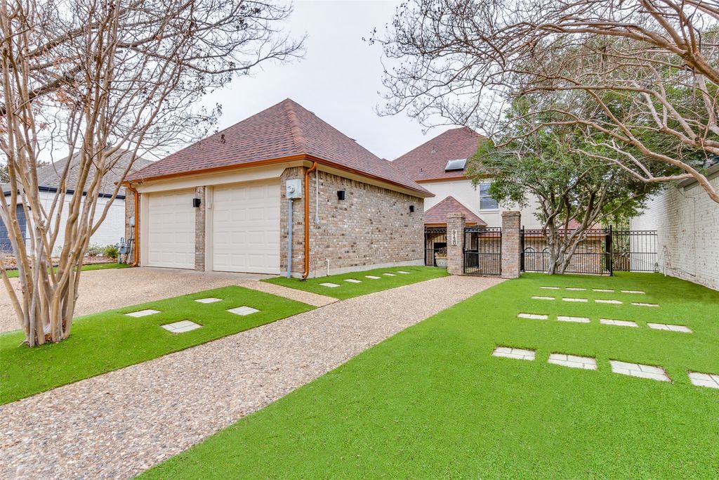 9130 Valley Chapel Lane, Dallas, TX 75220