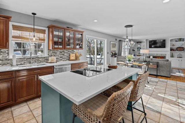 6 Ridge Circle, Mahopac, NY 10541