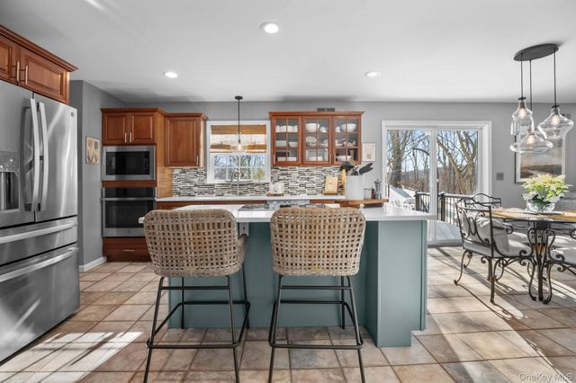 6 Ridge Circle, Mahopac, NY 10541