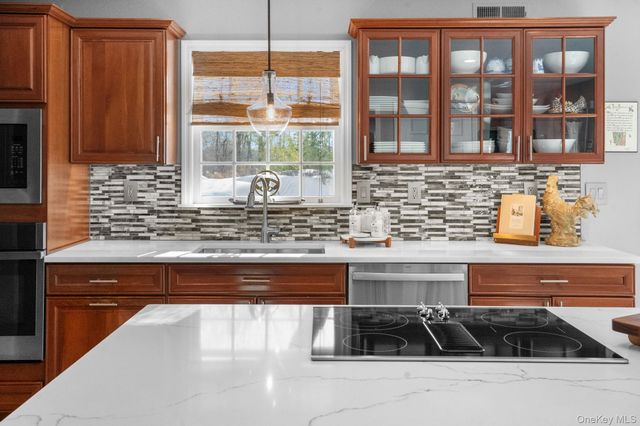 6 Ridge Circle, Mahopac, NY 10541